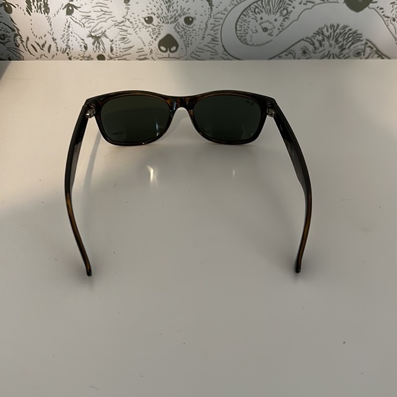Ray-Ban New Wayfarer Sunglasses - Picture 4 of 7